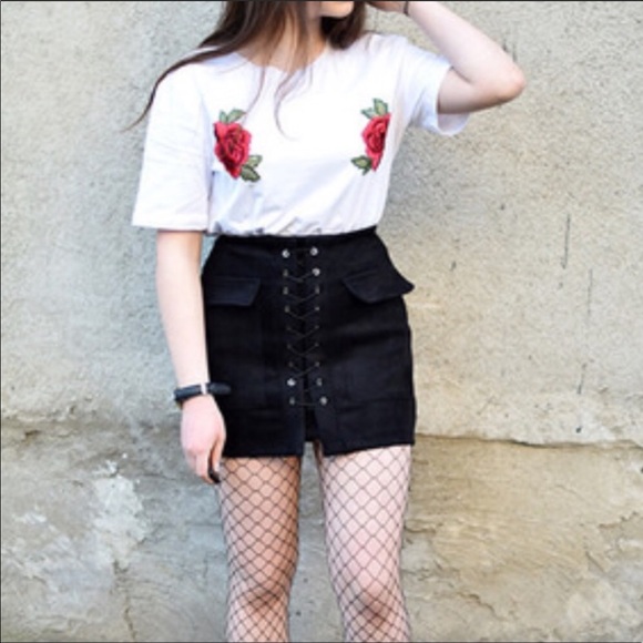 Rose Patched White T-shirt - Picture 6 of 6